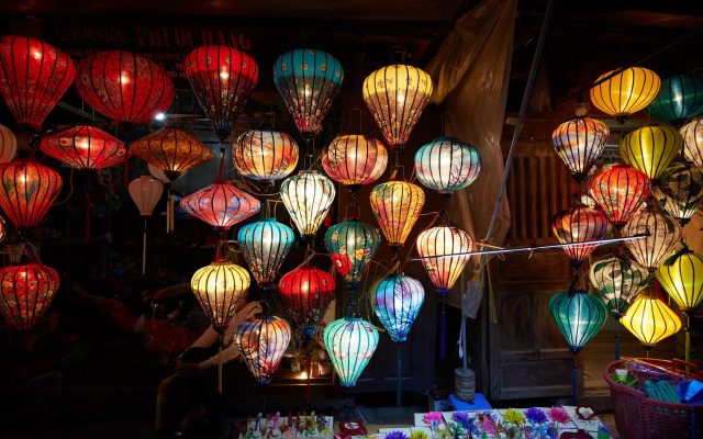 คู่มือตลาดกลางคืนฮอยอัน — มุมลับ